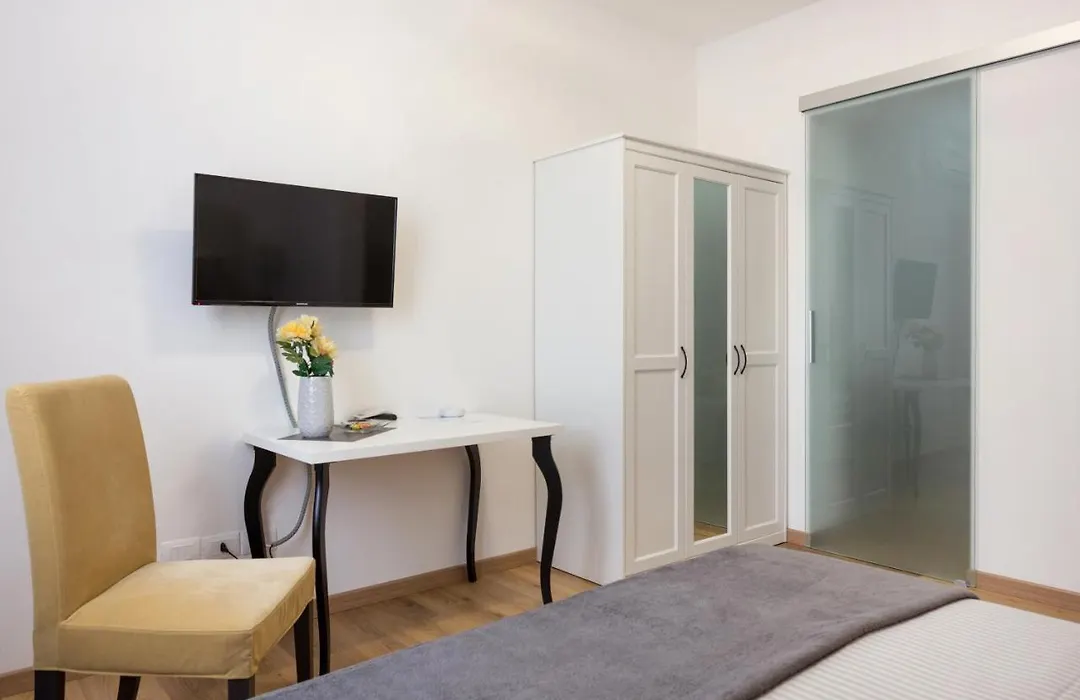 Centre Apartment Grotte Bianche-1