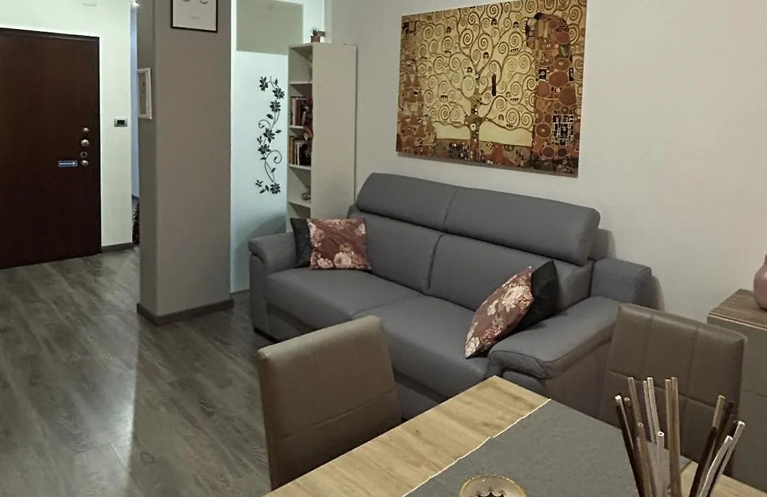 Dr House Apartment-1