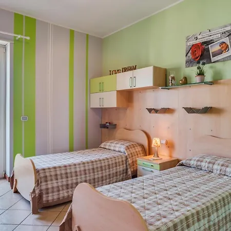 Roomy And Bright Apartment With Balconies X6-3
