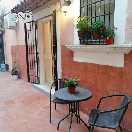 Etnacity Guest House Apartment-2