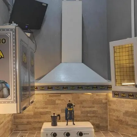 il Rifugio di Batman Airport Catania City-3