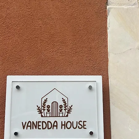Vanedda House-2