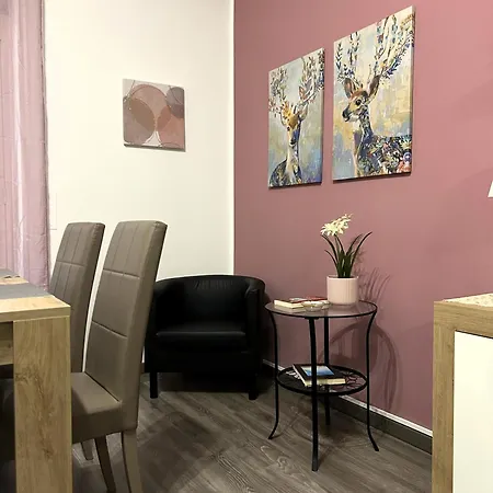 Dr House Apartment-3