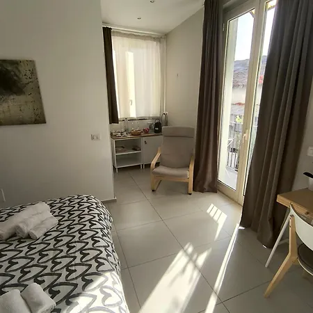 Home Catania Dante Accommodations-2
