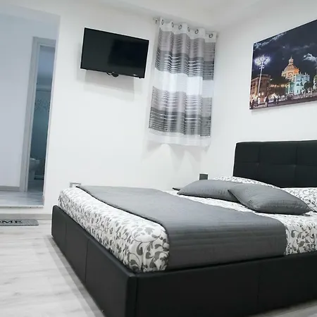 Tourist'S Home-2