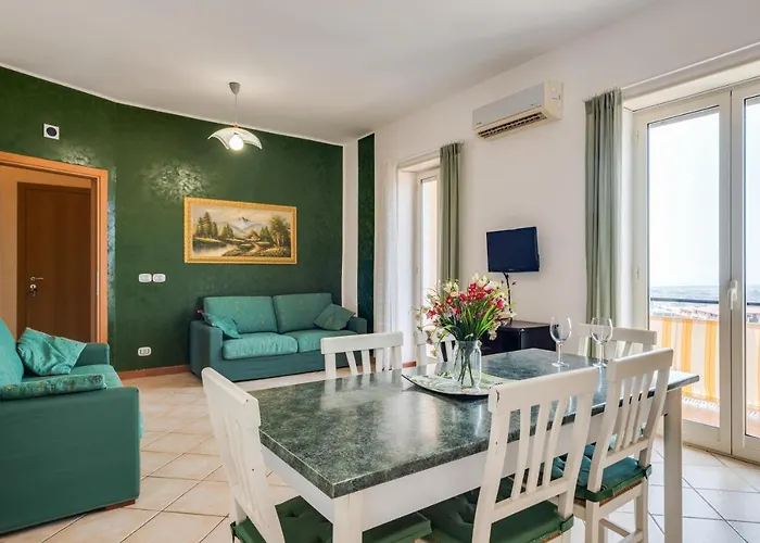 Roomy And Bright Apartment With Balconies X6 Catania
