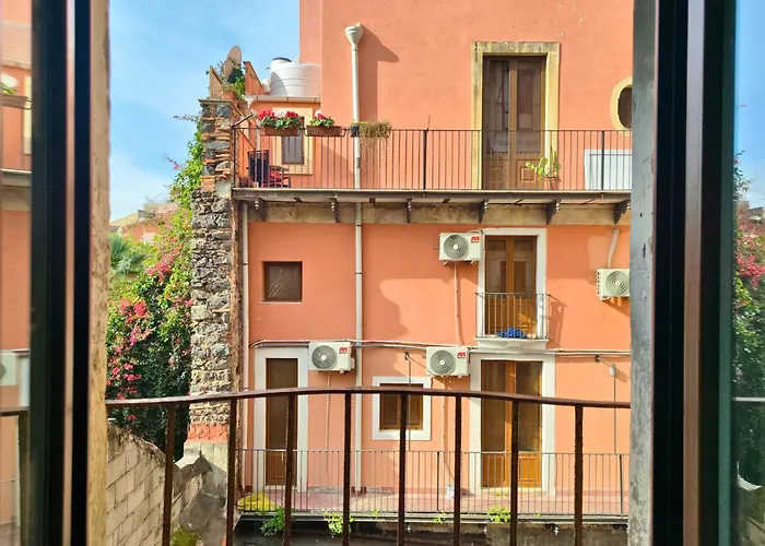 Home De Curtis Catania