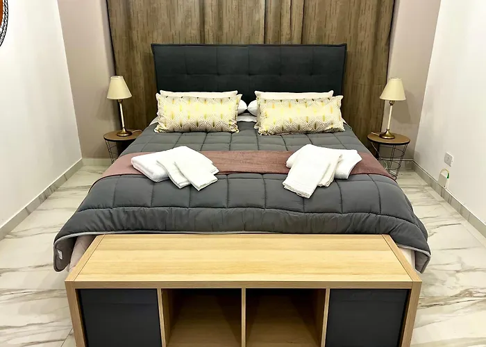Exclusive And Reserved Suite, Secure Parking Catania