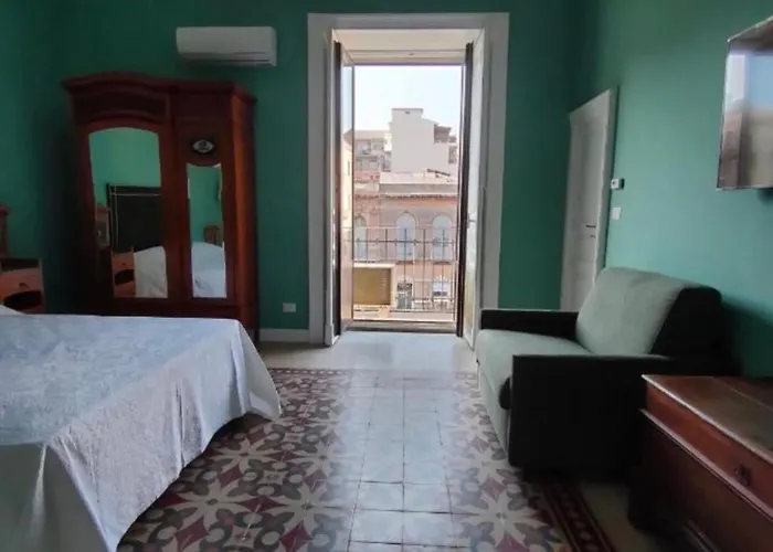 Appartamento Finestre in piazza Catania